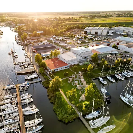 Slube Am Yachthafen *