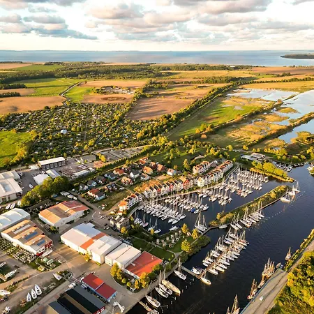 Slube Am Yachthafen *