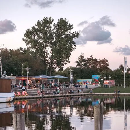 Slube Am Yachthafen Отель *